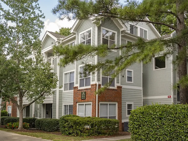 Cambridge Apartments — Photo 31