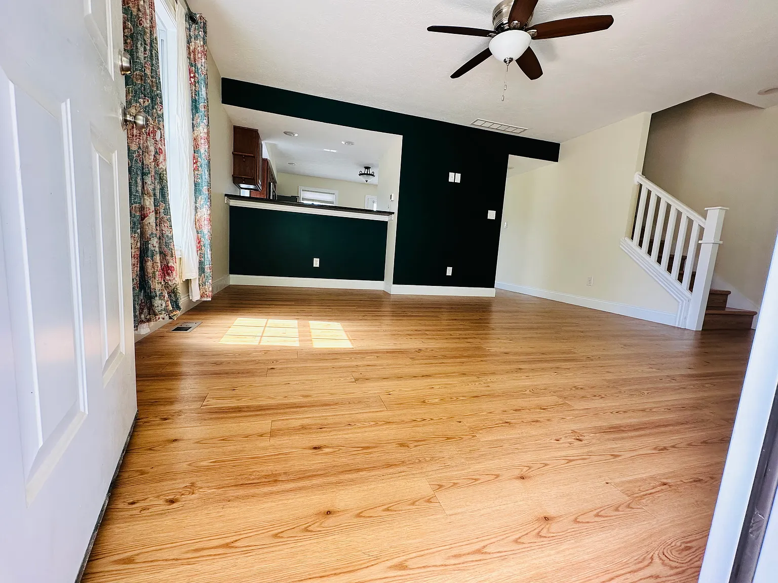2 bed, 2.5 bath, 1400 sqft, $1,850 — Photo 2