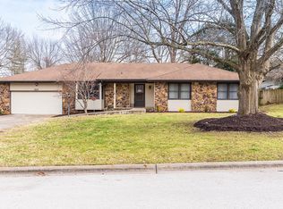 1534 S Charing Rd, Springfield, MO 65809