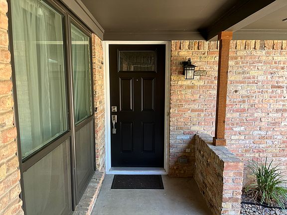 Front entry with beautiful new front door