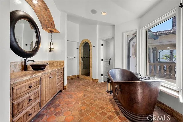 1500 N The Strand — Photo 36