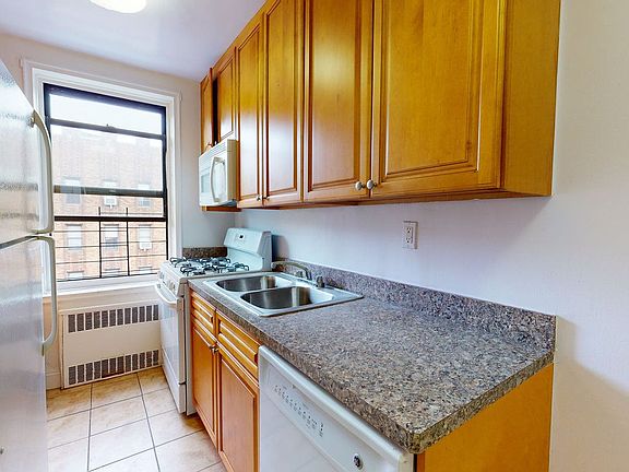 5th image of 90 Laurel Hill Ter APT 6M