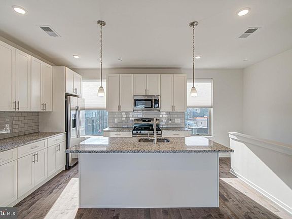 3rd image of 2041 E Lehigh Ave #B64