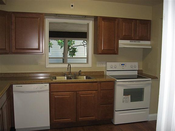 3rd image of 1129 Hearthstone Dr