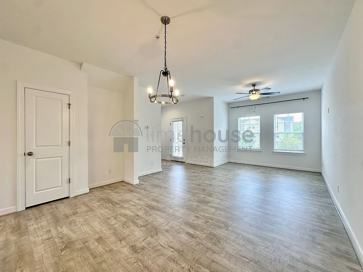 Building Photo - 4319 Pinter Ln #1