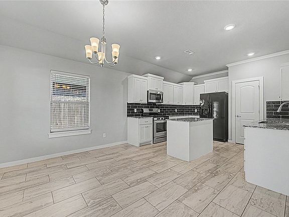 5th image of 818 Copper St