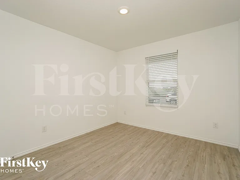 3945 Far Horizon — Photo 16