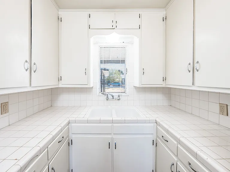 255-267 N Buchanan St #257 — Photo 7