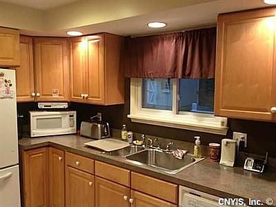 3rd image of 107 Hawthorne Dr