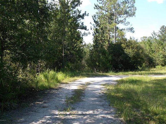 Approaching the end of Lenda Lane