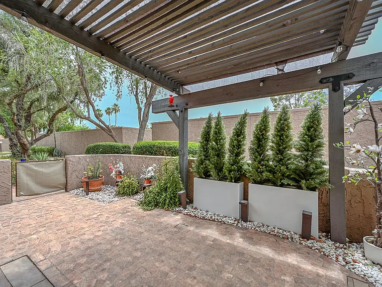 PRIVATE PATIO