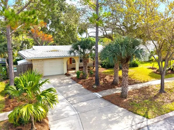 563 Gershwin Dr, Largo, FL 33771