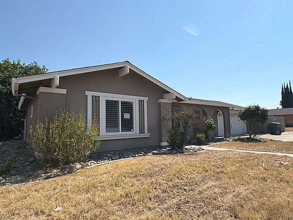 3rd image of 1740 Darby Ln