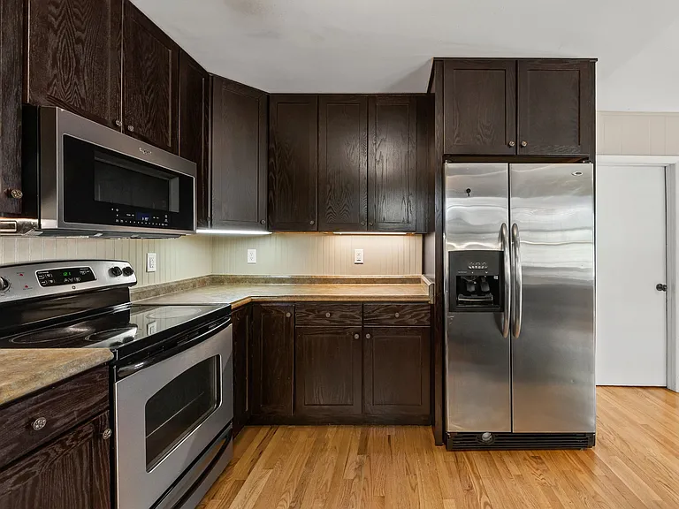 2260 N River Rd — Photo 11