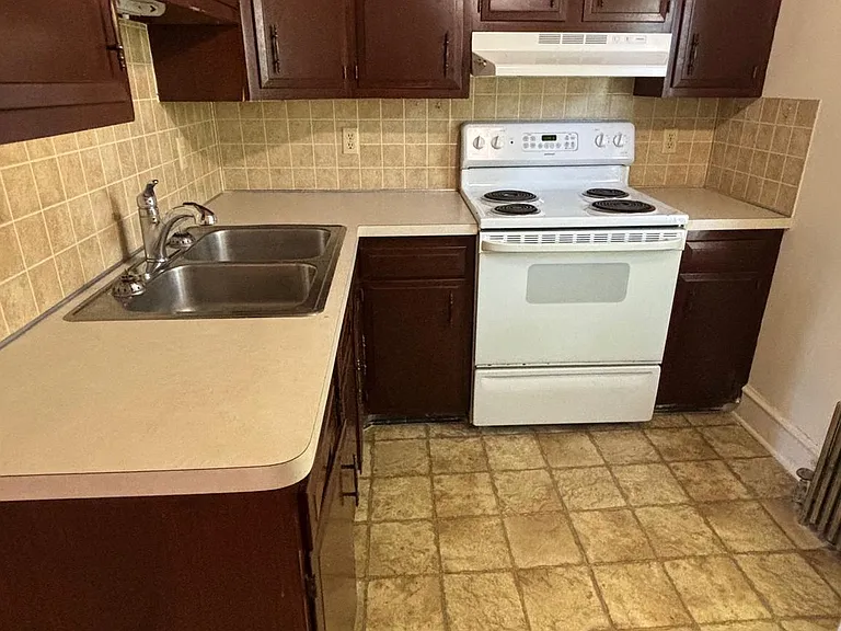 976 W Main St #2 — Photo 8