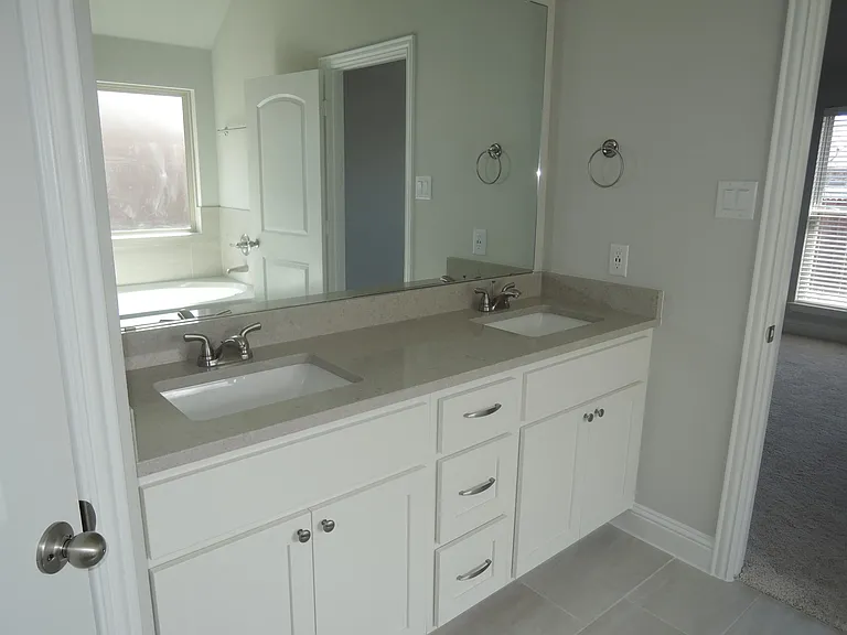 708 Newberry Ln — Photo 10