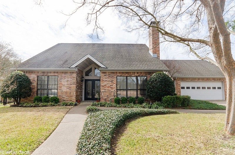1st image of 713 Park Place Dr