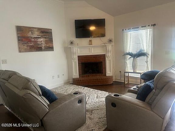 3rd image of 705 London Pl