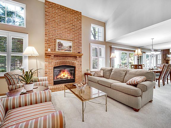 3rd image of 30W014 Spruce Ct