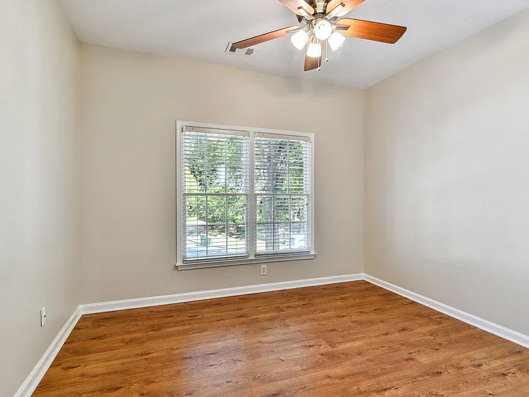 330 Winherst Ln — Photo 19