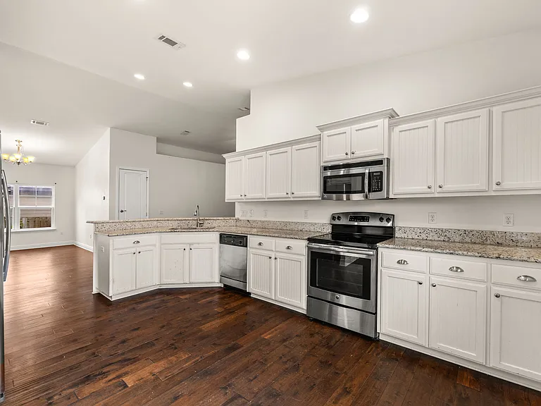 238 Benton Blvd — Photo 6