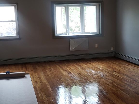 3rd image of 9414 Skidmore Ave #2