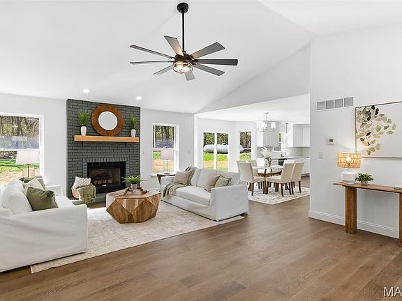 3rd image of 2952 Chris Dr