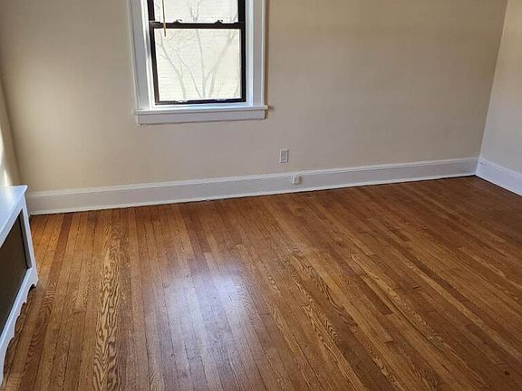 5th image of 414 Manhattan Ave #1