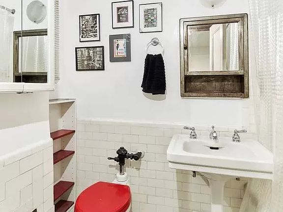 3rd image of 325 E 41st St APT 104