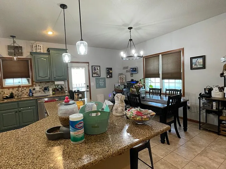 825 Locharno Dr — Photo 9