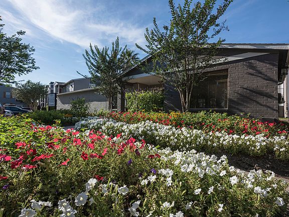 2nd image of 8630 Easton Commons Dr #7-708