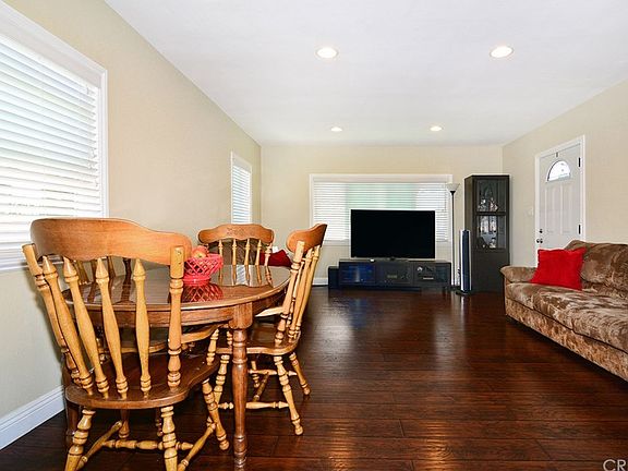 5th image of 7932 Lemona Ave