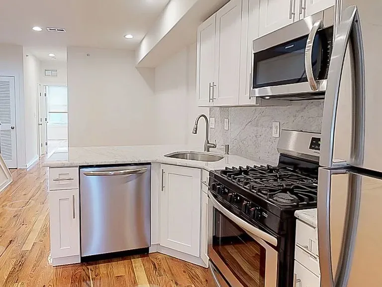 1642 N Marshall Street — Photo 3
