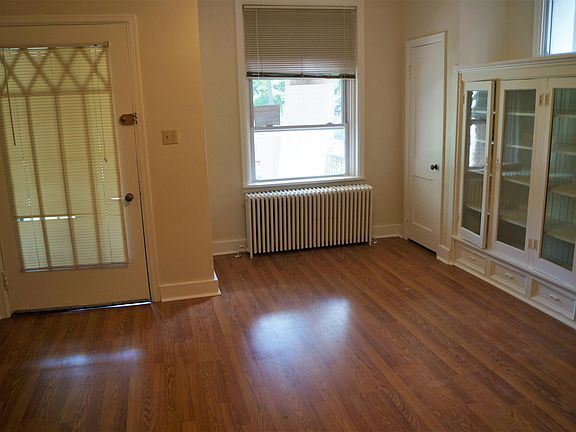 3rd image of 5425 Baywood St #1
