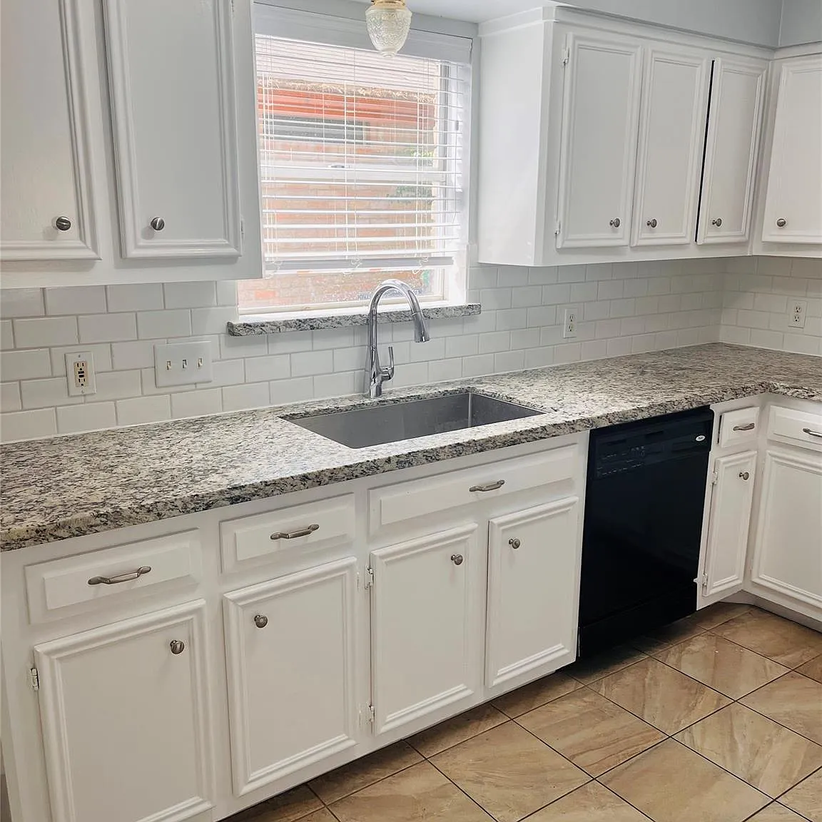 3 bed, 2.0 bath, 1754 sqft, $1,800 — Photo 2