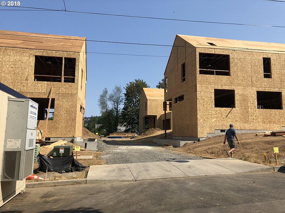 2nd image of 9105 NW Lovejoy St