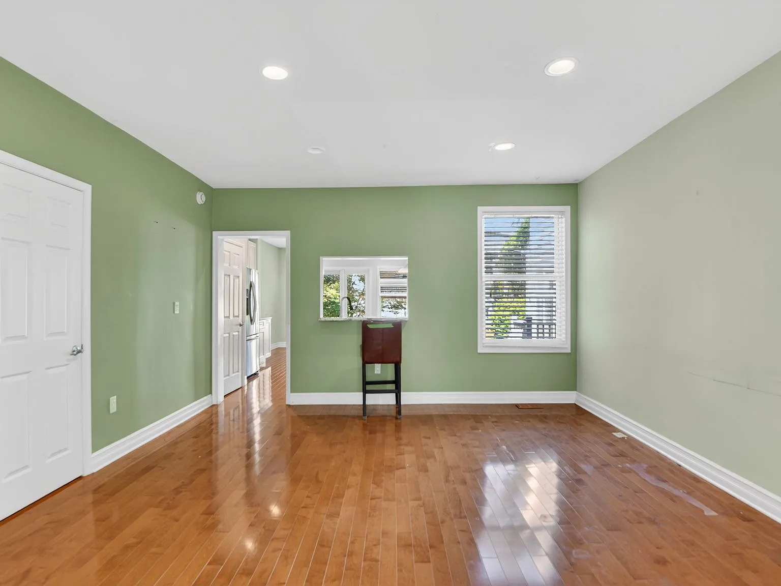 4 bed, 1918 sqft, $6,500 — Photo 4