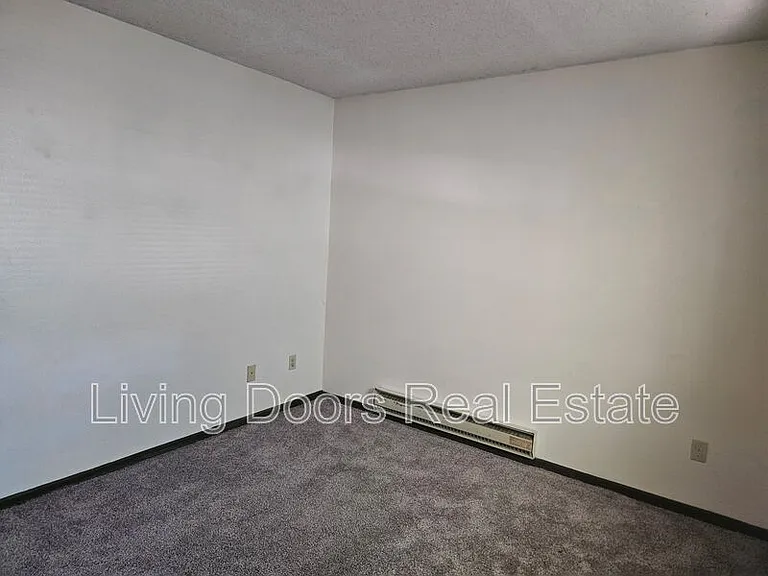 210 N Phillips Ave #8 — Photo 6