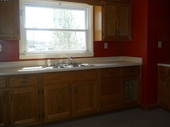 3rd image of 1249 E Main St