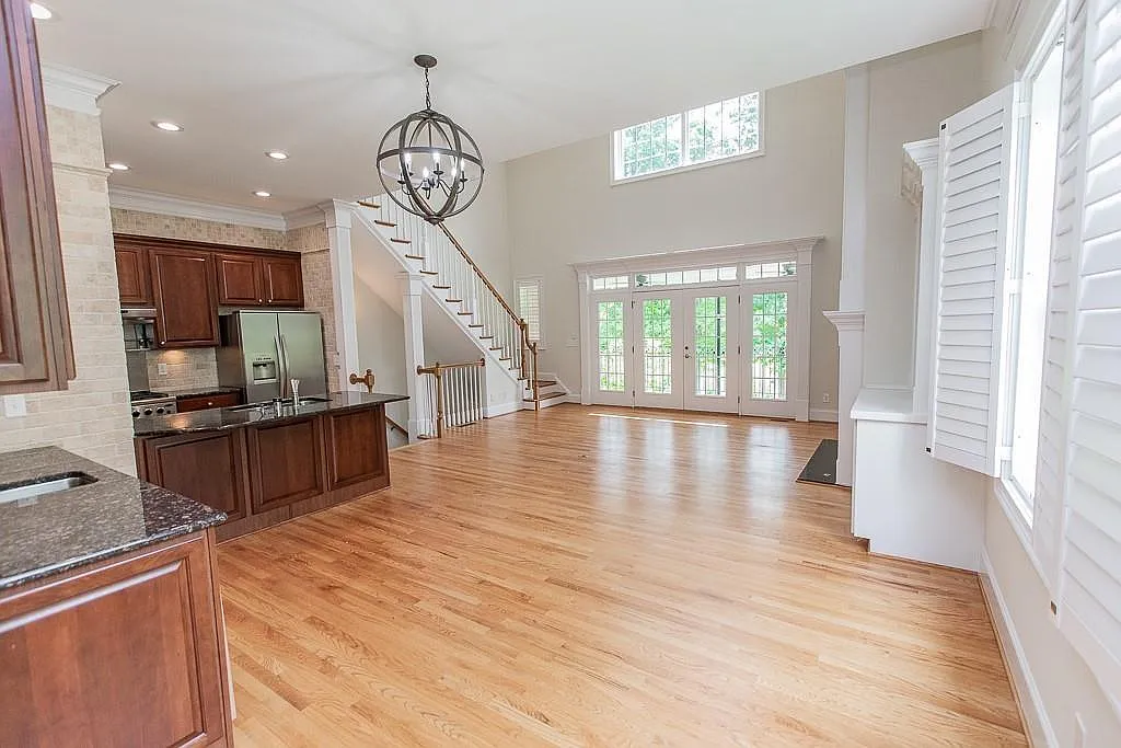 3 bed, 5.0 bath, 2090 sqft, $3,400 — Photo 3