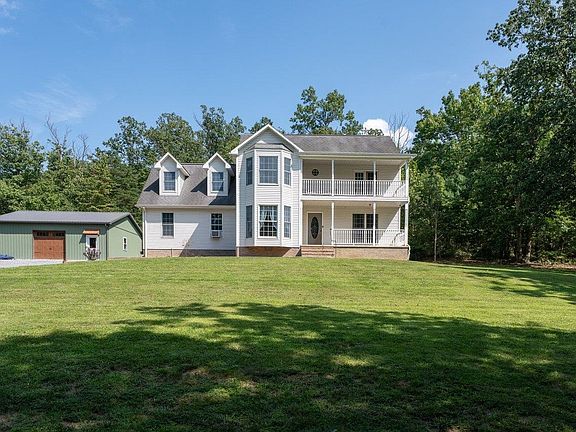3rd image of 19806 Huckleberry Rd