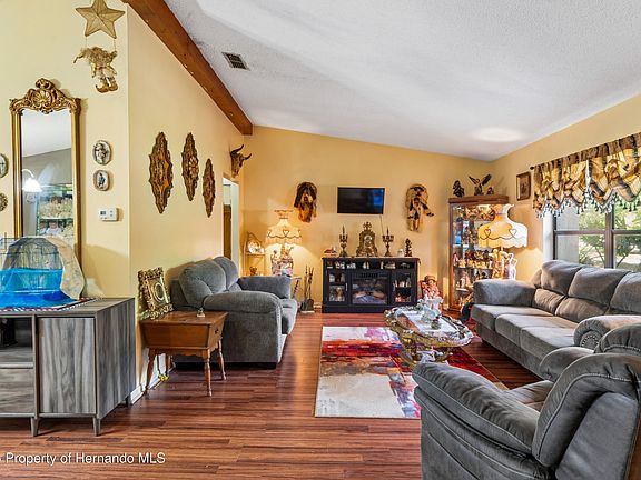 5th image of 11122 Maderia St