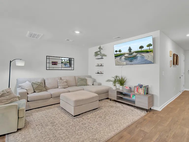 102 Rosefield Ct — Photo 3