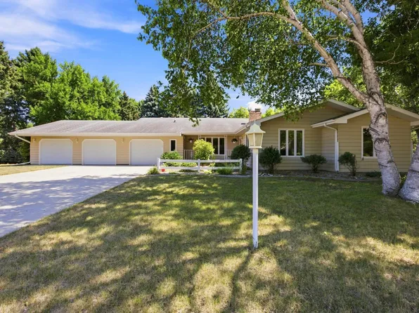 3206 Rivershore Dr S, Moorhead, MN 56560