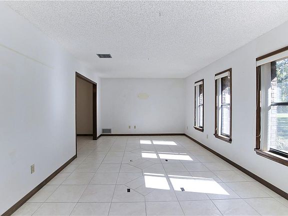 3rd image of 1751 Pineland Ct