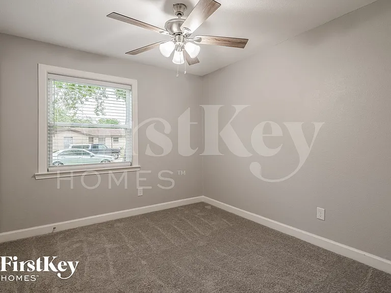 1105 Quebec Dr — Photo 13