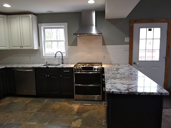 4th image of 166 Lakeshore Dr