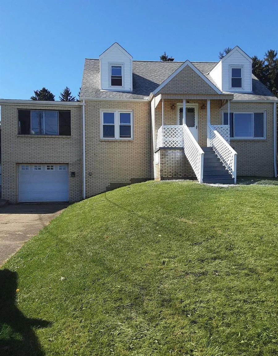 3 bed, 1.5 bath, 1433 sqft, $1,200 — Photo 1