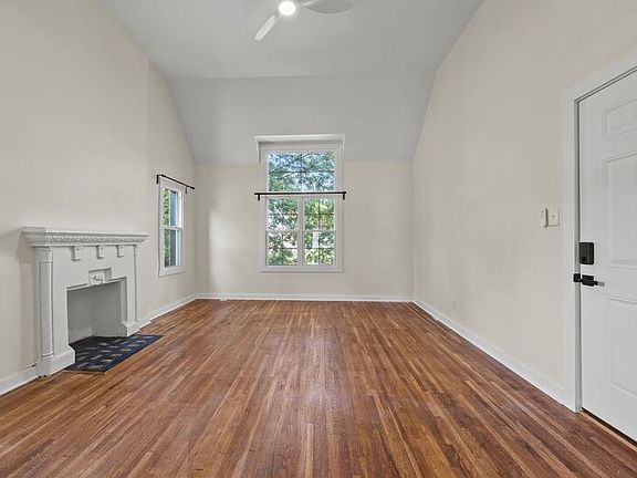 3rd image of 1383 Eastview Ave #1383
