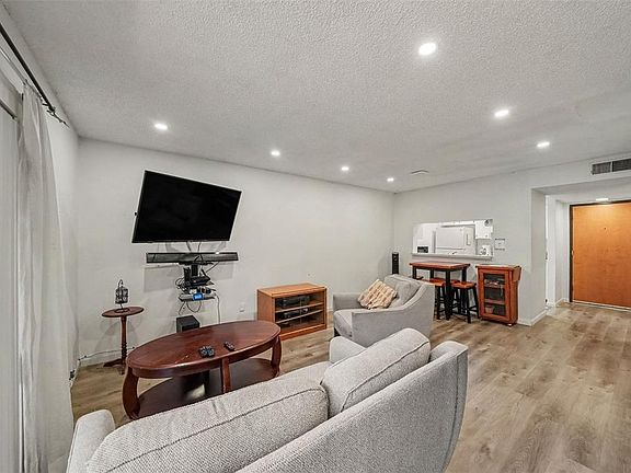 5th image of 2585 COUNTRYSIDE BOULEVARD #4108